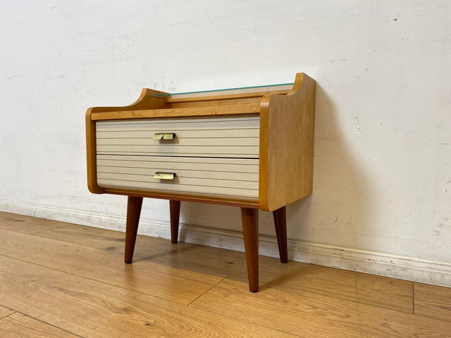 WMK I Formschöner heller Mid-Century Nachttisch mit Schubladen und konischen Füßen I Nachtschrank Nachtschränkchen Nachtkommode Kommode Beistelltisch Ablage Vintage 50er 60er I Berlin Köln Bayern