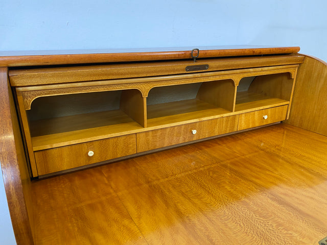WMK I Hochwertiger skandinavischer Mid-Century Sekretär mit Ringgriffen aus Messing