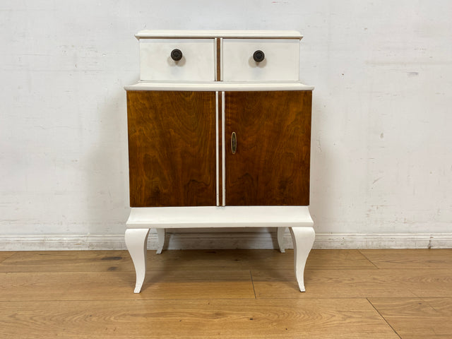 WMK I 1/2 Wunderschöner weißer 30er Jahre Art Deco Nachttisch aus vollem Holz