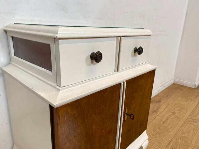 WMK I 1/2 Wunderschöner weißer 30er Jahre Art Deco Nachttisch aus vollem Holz