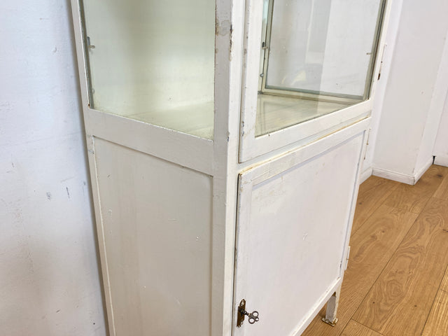 WMK I Stilvoller weißer 40er Jahre Medizinschrank aus Eisen