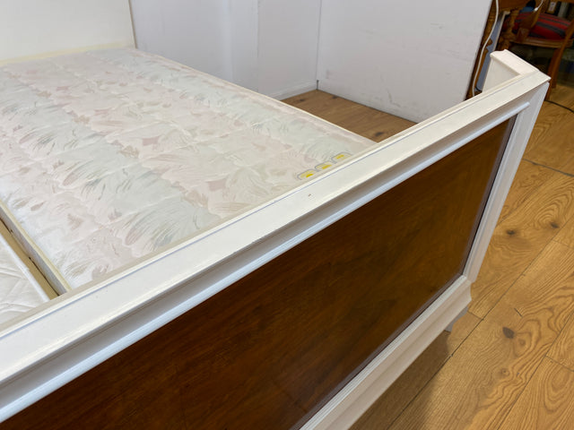 WMK I Wunderschönes weißes 30er Jahre Art Deco Doppelbett