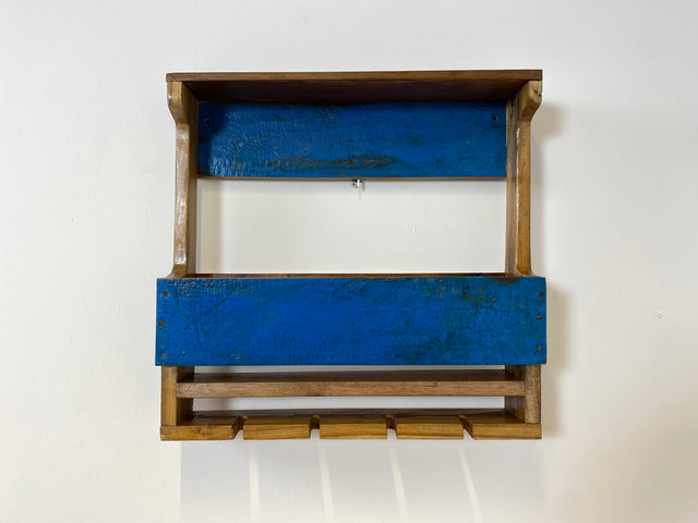 Boatwood by WMK # Praktisches Wandweinregal für 4 Flaschen & 4 Gläser, ein aus altem Bootsholz handgefertigtes Unikat in Originalfarben # Weinregal Flaschenregal Wine Rack Gläserschiene Wandregal