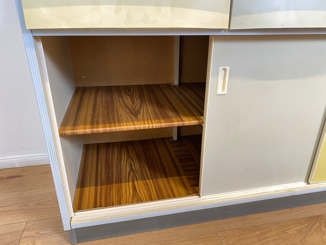 WMK # Freundliche Space Age Küchenanrichte mit Hängeschrank , Schiebetüren und Schütten # Küchenbüfett Küche Küchenschrank Küchenhängeschrank Küchenzeile Kredenz Retro Vintage 60er 70er Mid-Century