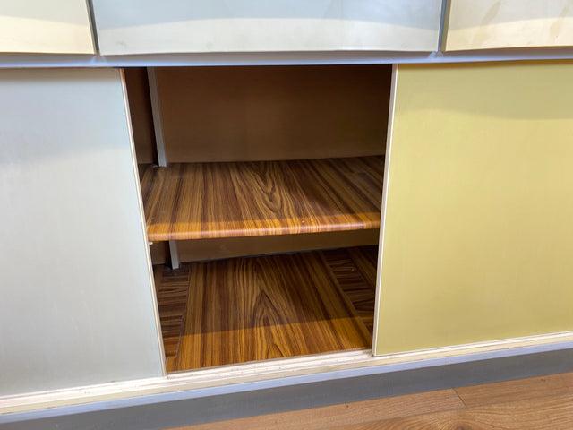 WMK # Freundliche Space Age Küchenanrichte mit Hängeschrank , Schiebetüren und Schütten # Küchenbüfett Küche Küchenschrank Küchenhängeschrank Küchenzeile Kredenz Retro Vintage 60er 70er Mid-Century