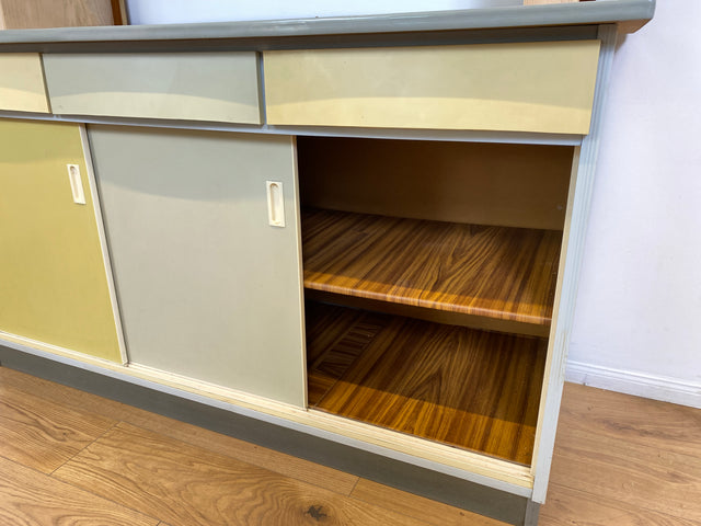 WMK # Freundliche Space Age Küchenanrichte mit Hängeschrank , Schiebetüren und Schütten # Küchenbüfett Küche Küchenschrank Küchenhängeschrank Küchenzeile Kredenz Retro Vintage 60er 70er Mid-Century
