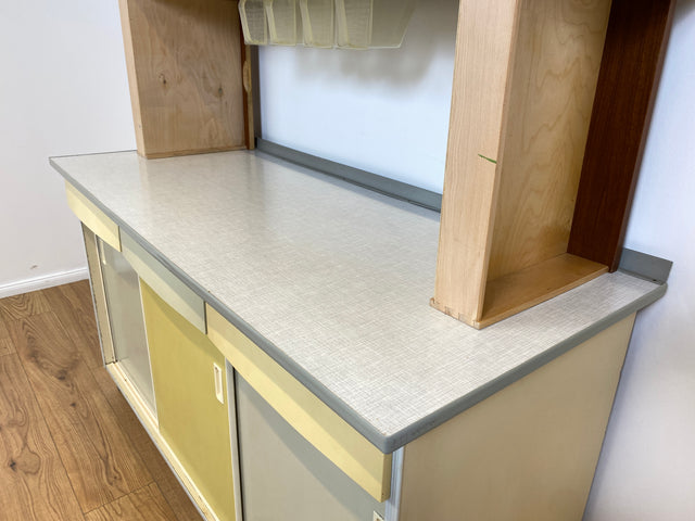 WMK # Freundliche Space Age Küchenanrichte mit Hängeschrank , Schiebetüren und Schütten # Küchenbüfett Küche Küchenschrank Küchenhängeschrank Küchenzeile Kredenz Retro Vintage 60er 70er Mid-Century