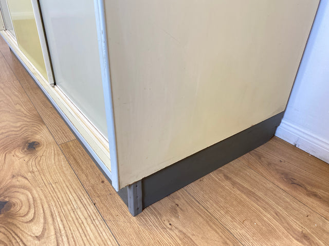 WMK # Freundliche Space Age Küchenanrichte mit Hängeschrank , Schiebetüren und Schütten # Küchenbüfett Küche Küchenschrank Küchenhängeschrank Küchenzeile Kredenz Retro Vintage 60er 70er Mid-Century