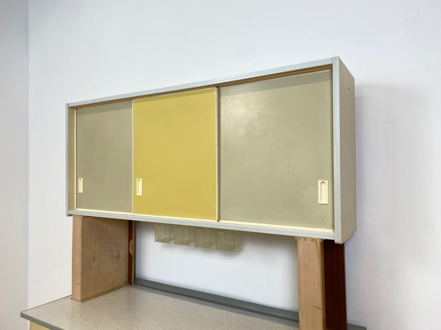 WMK # Freundliche Space Age Küchenanrichte mit Hängeschrank , Schiebetüren und Schütten # Küchenbüfett Küche Küchenschrank Küchenhängeschrank Küchenzeile Kredenz Retro Vintage 60er 70er Mid-Century