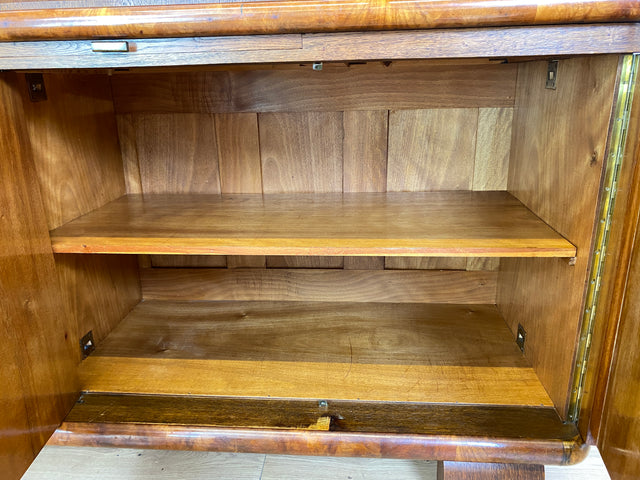 WMK # Imposante antike Anrichte aus vollem Holz in Nussbaum mit Aufsatz Vitrine und Schubladen # Büfett Buffet Küchenanrichte Geschirrschrank Küchenschrank Küchenbuffet Art Deco Vintage Berlin München