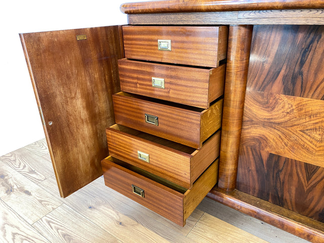 WMK # Imposante antike Anrichte aus vollem Holz in Nussbaum mit Aufsatz Vitrine und Schubladen # Büfett Buffet Küchenanrichte Geschirrschrank Küchenschrank Küchenbuffet Art Deco Vintage Berlin München
