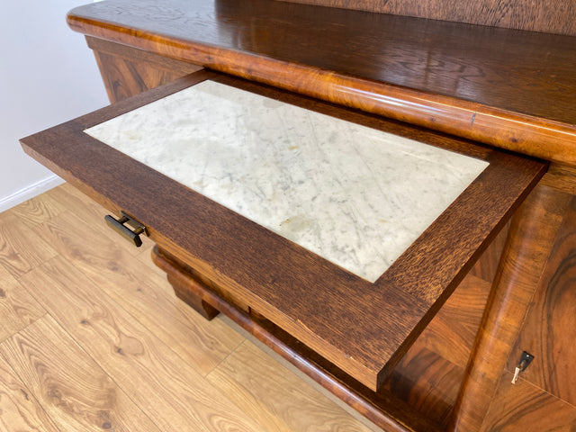 WMK # Imposante antike Anrichte aus vollem Holz in Nussbaum mit Aufsatz Vitrine und Schubladen # Büfett Buffet Küchenanrichte Geschirrschrank Küchenschrank Küchenbuffet Art Deco Vintage Berlin München