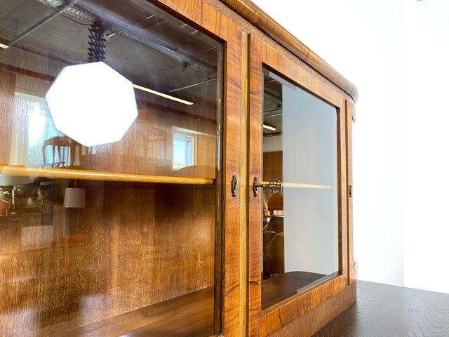 WMK # Imposante antike Anrichte aus vollem Holz in Nussbaum mit Aufsatz Vitrine und Schubladen # Büfett Buffet Küchenanrichte Geschirrschrank Küchenschrank Küchenbuffet Art Deco Vintage Berlin München