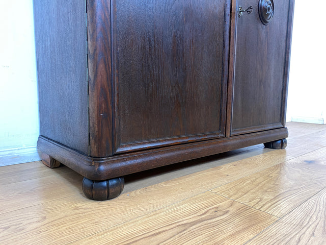WMK I Wunderschöne kleine antike Anrichte aus vollem Holz mit handverziertem Aufsatz I Schrank Kommode Sideboard Büfett Buffet Kredenz Gründerzeit Jugendstil Vintage Berlin Brandenburg Regensburg