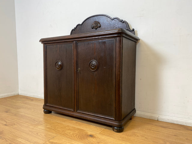WMK I Wunderschöne kleine antike Anrichte aus vollem Holz mit handverziertem Aufsatz I Schrank Kommode Sideboard Büfett Buffet Kredenz Gründerzeit Jugendstil Vintage Berlin Brandenburg Regensburg