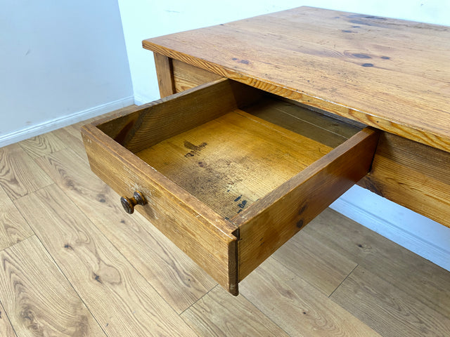 WMK I Wunderschöner kleiner antiker Esstisch aus vollem Holz mit gedrechselten Säulenfüßen und Schublade I Tisch Holztisch Küchentisch Dining Table Weichholz Biedermeier Vintage I Berlin Hamburg Köln