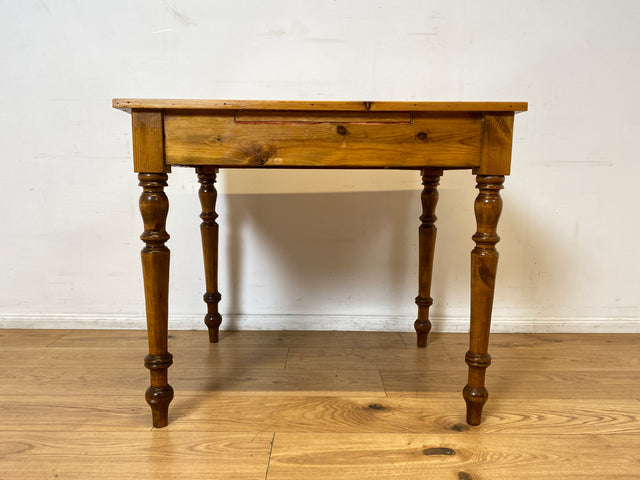 WMK I Wunderschöner kleiner antiker Esstisch aus vollem Holz mit gedrechselten Säulenfüßen und Schublade I Tisch Holztisch Küchentisch Dining Table Weichholz Biedermeier Vintage I Berlin Hamburg Köln