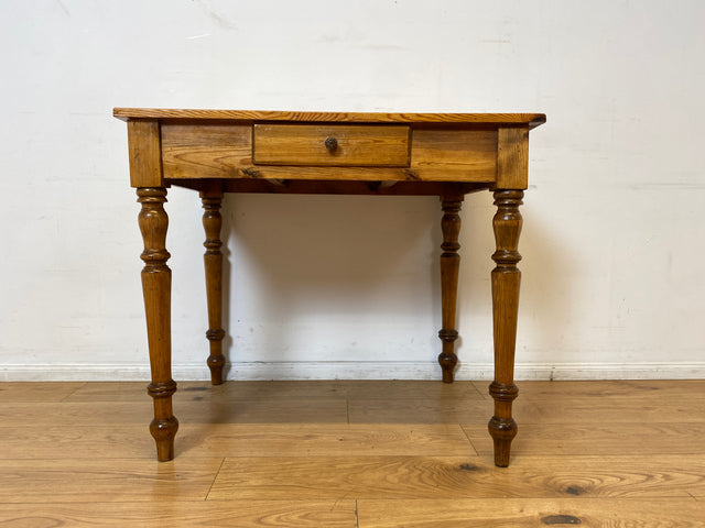 WMK I Wunderschöner kleiner antiker Esstisch aus vollem Holz mit gedrechselten Säulenfüßen und Schublade I Tisch Holztisch Küchentisch Dining Table Weichholz Biedermeier Vintage I Berlin Hamburg Köln