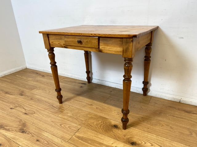 WMK I Wunderschöner kleiner antiker Esstisch aus vollem Holz mit gedrechselten Säulenfüßen und Schublade I Tisch Holztisch Küchentisch Dining Table Weichholz Biedermeier Vintage I Berlin Hamburg Köln