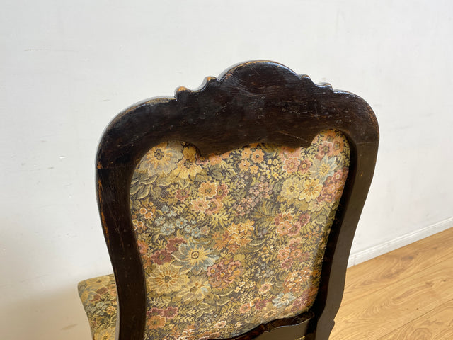 WMK I Wunderschöner, bequemer und gut erhaltener antiker Esszimmerstuhl mit floralem Bezug und schwarzem handverziertem Holzrahmen I Stuhl Holzstuhl Küchenstuhl Chair Jugendstil Vintage Berlin Dresden