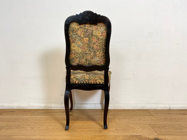 WMK I Wunderschöner, bequemer und gut erhaltener antiker Esszimmerstuhl mit floralem Bezug und schwarzem handverziertem Holzrahmen I Stuhl Holzstuhl Küchenstuhl Chair Jugendstil Vintage Berlin Dresden