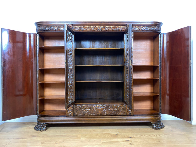 WMK I Imposanter, reichverzierter antiker Herrenschrank aus vollem Holz mit Glastüren I Schrank Vitrine Bücher Regal Highboard Gründerzeit Jugendstil Historismus Barock Vintage Berlin Dresden Bayern