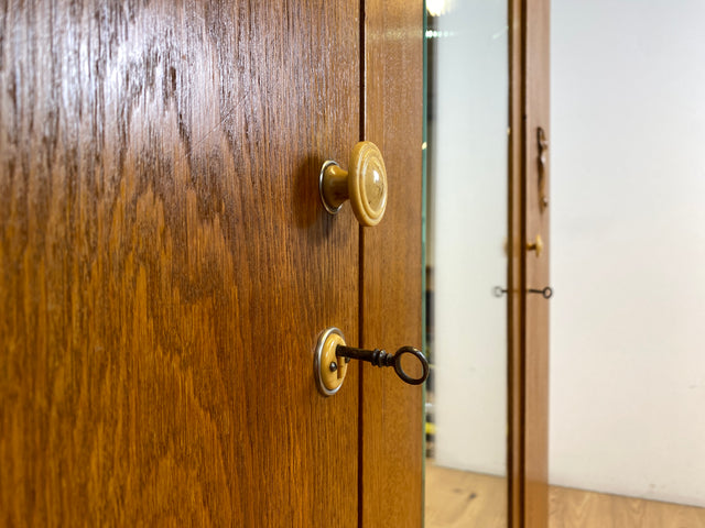 WMK # Wunderschöner und sehr gut erhaltener antiker Kleiderschrank aus vollem Holz mit Spiegeltür und Originalgriffen # Schrank Schlafzimmerschrank Wäscheschrank Wardrobe Spiegel Jugendstil Vintage