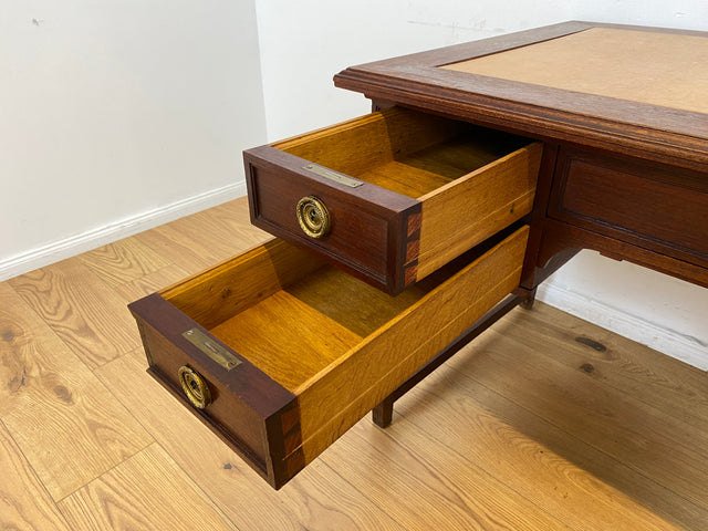 WMK # Sehr schöner freistehender antiker Mahagoni Schreibtisch in englischem Stil mit Lederauflage, Schubladen und Messinggriffen # Arbeitstisch Desk Lady Sekretär Bureau Plat Emipire Regency Vintage