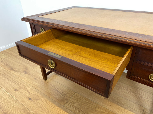 WMK # Sehr schöner freistehender antiker Mahagoni Schreibtisch in englischem Stil mit Lederauflage, Schubladen und Messinggriffen # Arbeitstisch Desk Lady Sekretär Bureau Plat Emipire Regency Vintage
