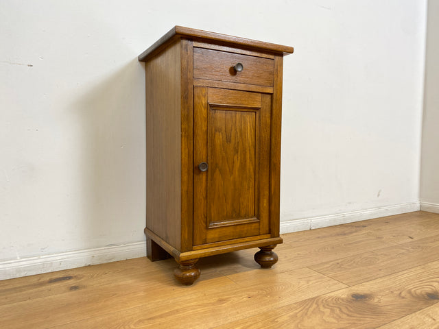 WMK I Großer nordischer antiker Nachttisch , Vollholz, mit Schublade und Messinggriffen I Nachtschrank Nachtschränkchen Nachtkommode Kommode Beistelltisch Jugendstil Vintage Berlin Bayern Chemnitz