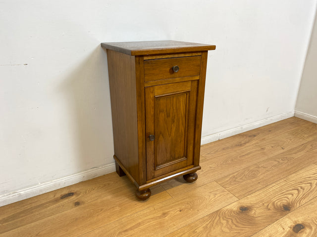 WMK I Großer nordischer antiker Nachttisch , Vollholz, mit Schublade und Messinggriffen I Nachtschrank Nachtschränkchen Nachtkommode Kommode Beistelltisch Jugendstil Vintage Berlin Bayern Chemnitz