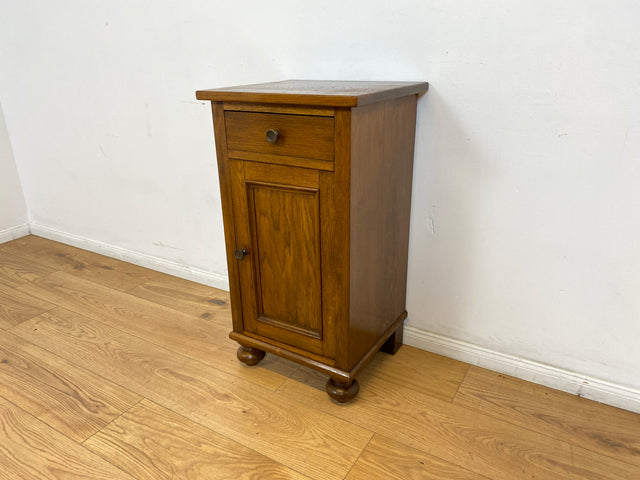 WMK I Großer nordischer antiker Nachttisch , Vollholz, mit Schublade und Messinggriffen I Nachtschrank Nachtschränkchen Nachtkommode Kommode Beistelltisch Jugendstil Vintage Berlin Bayern Chemnitz