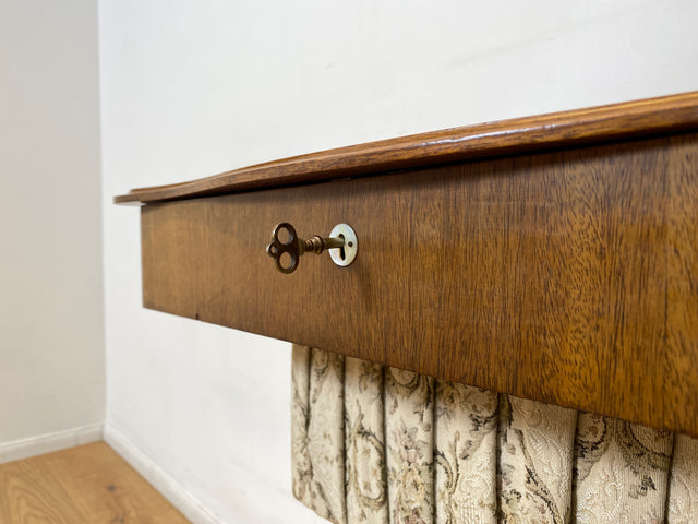 WMK I Wunderschöner antiker Nähtisch mit Klappe und edlem gedrechseltem Säulen Fuß I Beistelltisch Nähkommode Nähschränkchen Tisch Schmuckkasten Schminktisch Schminkkommode Biedermeier Vintage Berlin