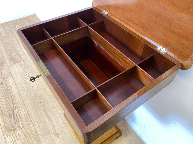 WMK I Wunderschöner antiker Nähtisch mit Klappe und edlem gedrechseltem Säulen Fuß I Beistelltisch Nähkommode Nähschränkchen Tisch Schmuckkasten Schminktisch Schminkkommode Biedermeier Vintage Berlin