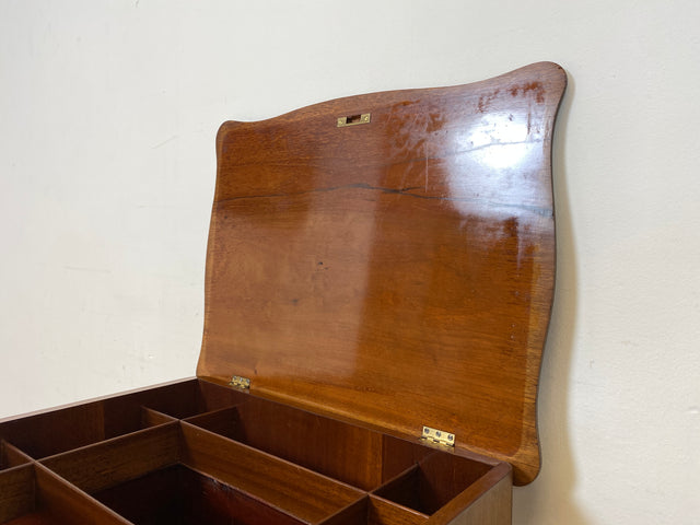 WMK I Wunderschöner antiker Nähtisch mit Klappe und edlem gedrechseltem Säulen Fuß I Beistelltisch Nähkommode Nähschränkchen Tisch Schmuckkasten Schminktisch Schminkkommode Biedermeier Vintage Berlin