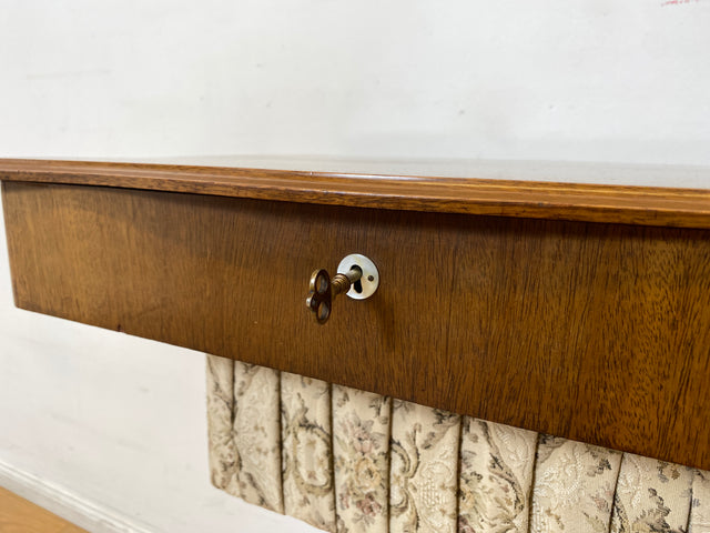 WMK I Wunderschöner antiker Nähtisch mit Klappe und edlem gedrechseltem Säulen Fuß I Beistelltisch Nähkommode Nähschränkchen Tisch Schmuckkasten Schminktisch Schminkkommode Biedermeier Vintage Berlin