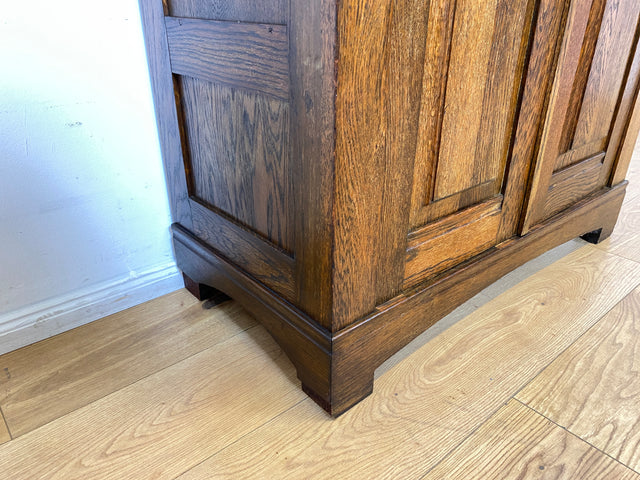 WMK I Wunderschöner antiker Schrank aus massiver Eiche mit Beschlägen aus Messing und handverziert I Schrank Kleider Wäsche Bücher Highboard Geschirrschrank Jugendstil Vintage Berlin Bayern Düsseldorf