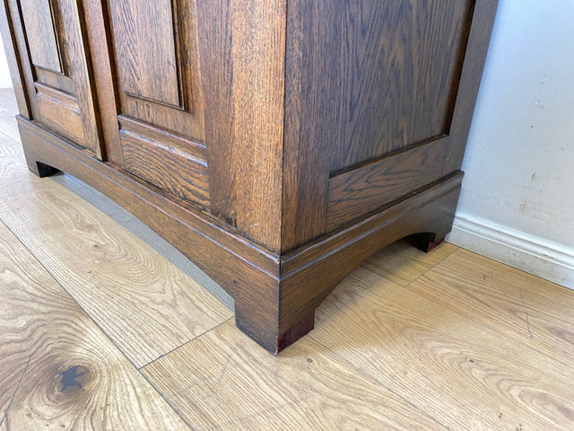 WMK I Wunderschöner antiker Schrank aus massiver Eiche mit Beschlägen aus Messing und handverziert I Schrank Kleider Wäsche Bücher Highboard Geschirrschrank Jugendstil Vintage Berlin Bayern Düsseldorf