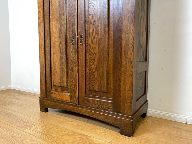 WMK I Wunderschöner antiker Schrank aus massiver Eiche mit Beschlägen aus Messing und handverziert I Schrank Kleider Wäsche Bücher Highboard Geschirrschrank Jugendstil Vintage Berlin Bayern Düsseldorf