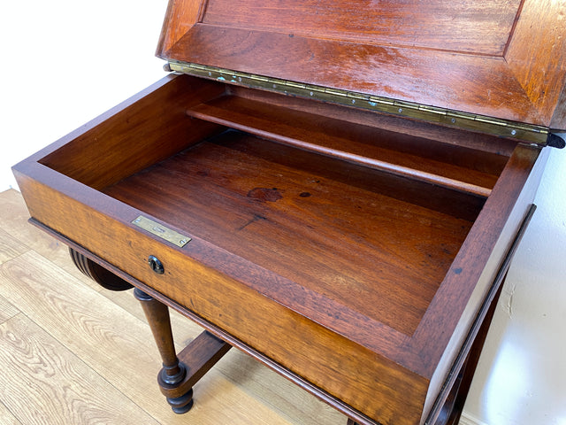 WMK I Vornehmer antiker Schreibpult mit handverzierten Volutenstützen und aufklapp. Fach I Konsolentisch Schreibtisch Kommode Konsole Sekretär Gründerzeit Biedermeier Vintage Berlin Bremen Heidelberg