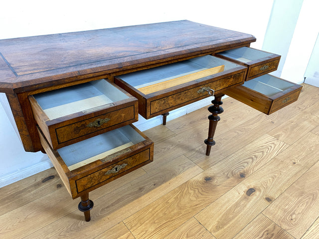WMK I Eleganter antiker Schreibtisch in wunderschönem Nussbaum Wurzelholz mit edlem Messingbeschlag, um 1880 I Sekretär Damensekretär Konsole Lady Desk Gründerzeit Vintage Berlin Dresden München