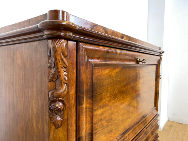 WMK I Wunderschöner antiker Sekretär , Vollholz in Nussbaum , mit Schubladen und stabiler Schreibklappe, um 1860 I Schrank Schreibschrank Highboard Kommode Desk Biedermeier Vintage Berlin Dresden Bonn