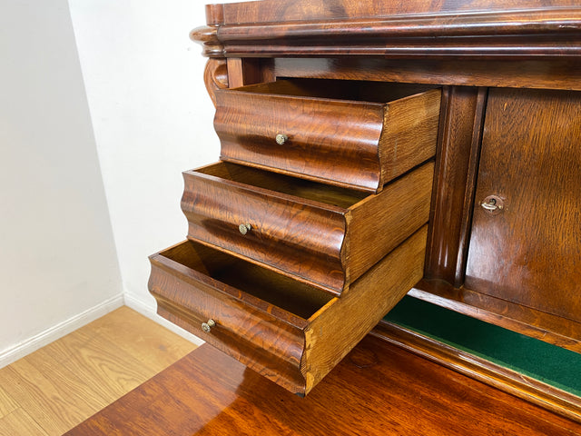 WMK I Wunderschöner antiker Sekretär , Vollholz in Nussbaum , mit Schubladen und stabiler Schreibklappe, um 1860 I Schrank Schreibschrank Highboard Kommode Desk Biedermeier Vintage Berlin Dresden Bonn