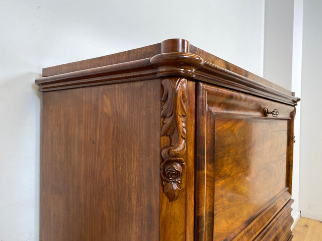WMK I Wunderschöner antiker Sekretär , Vollholz in Nussbaum , mit Schubladen und stabiler Schreibklappe, um 1860 I Schrank Schreibschrank Highboard Kommode Desk Biedermeier Vintage Berlin Dresden Bonn