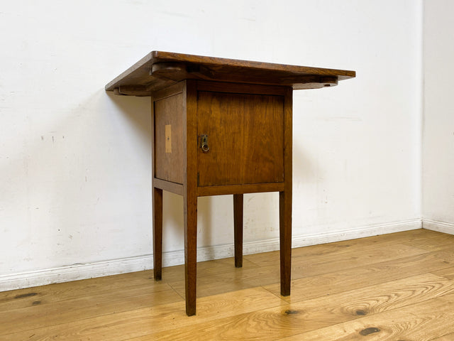 WMK I Einzigartiger antiker Spieltisch aus Eiche mit Spielefach, Getränkehaltern & Leder Einlage, um 1920 I Kartentisch Pokertisch Holztisch Küchentisch Tisch Schachtisch Jugendstil Art Deco Vintage