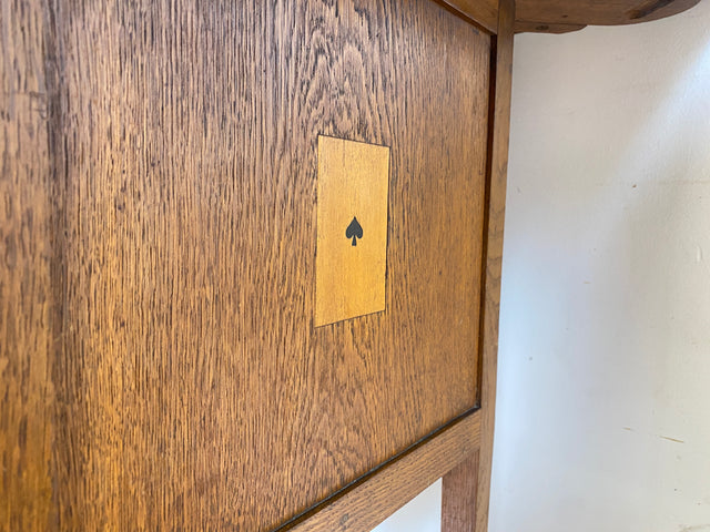 WMK I Einzigartiger antiker Spieltisch aus Eiche mit Spielefach, Getränkehaltern & Leder Einlage, um 1920 I Kartentisch Pokertisch Holztisch Küchentisch Tisch Schachtisch Jugendstil Art Deco Vintage