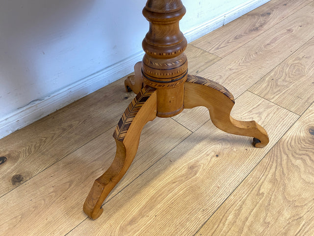 WMK I Eleganter antiker italienischer Sorrento Tisch I 1880-1900 I aufwendige Intarsien mit Sternrosette I gedrechselte Dreifuß Säule