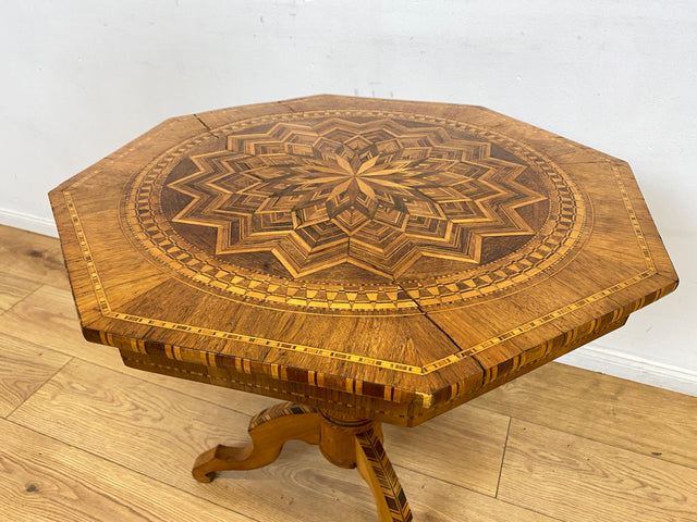 WMK I Eleganter antiker italienischer Sorrento Tisch I 1880-1900 I aufwendige Intarsien mit Sternrosette I gedrechselte Dreifuß Säule