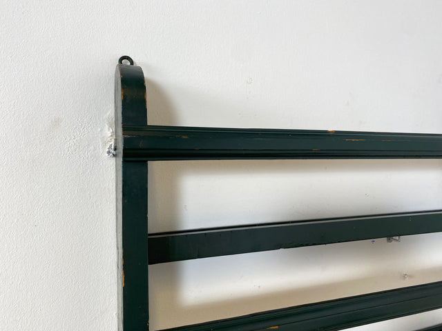 WMK # Seltenes und stabiles antikes nordisches Tellerbord aus vollem Holz in Grün für Küche, Deko oder Vinyl # Wandregal Tellerregal Gewürzregal Küchenregal Regal Landhaus Shabby Chic Vintage Berlin