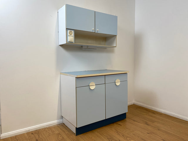 WMK # Kultige blaue Space Age Küchenzeile aus 1976 mit Hängeschrank, Schubladen, Licht & Eieruhr # Küchenbüfett kleine Küche Küchenschrank Küchenhängeschrank Küchenanrichte Kredenz Retro Vintage DDR